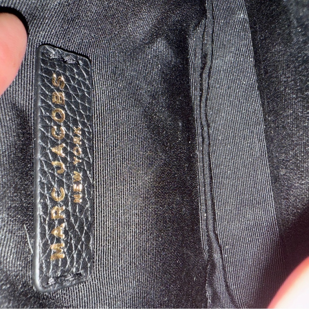 Marc Jacobs Black Groove Leather Mini Bag Crossbody with Gold Hardware - Picture 7 of 16
